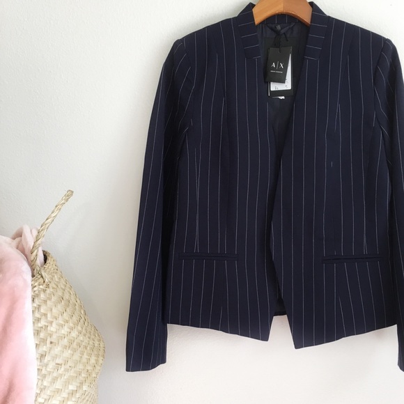 A|X Armani Exchange | Cropped Angle Front Blazer - Picture 3 of 8